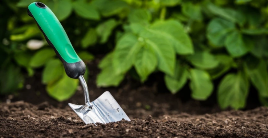 Ak si vyberiete to správne náradie, uľahčíte si prácu v záhrade